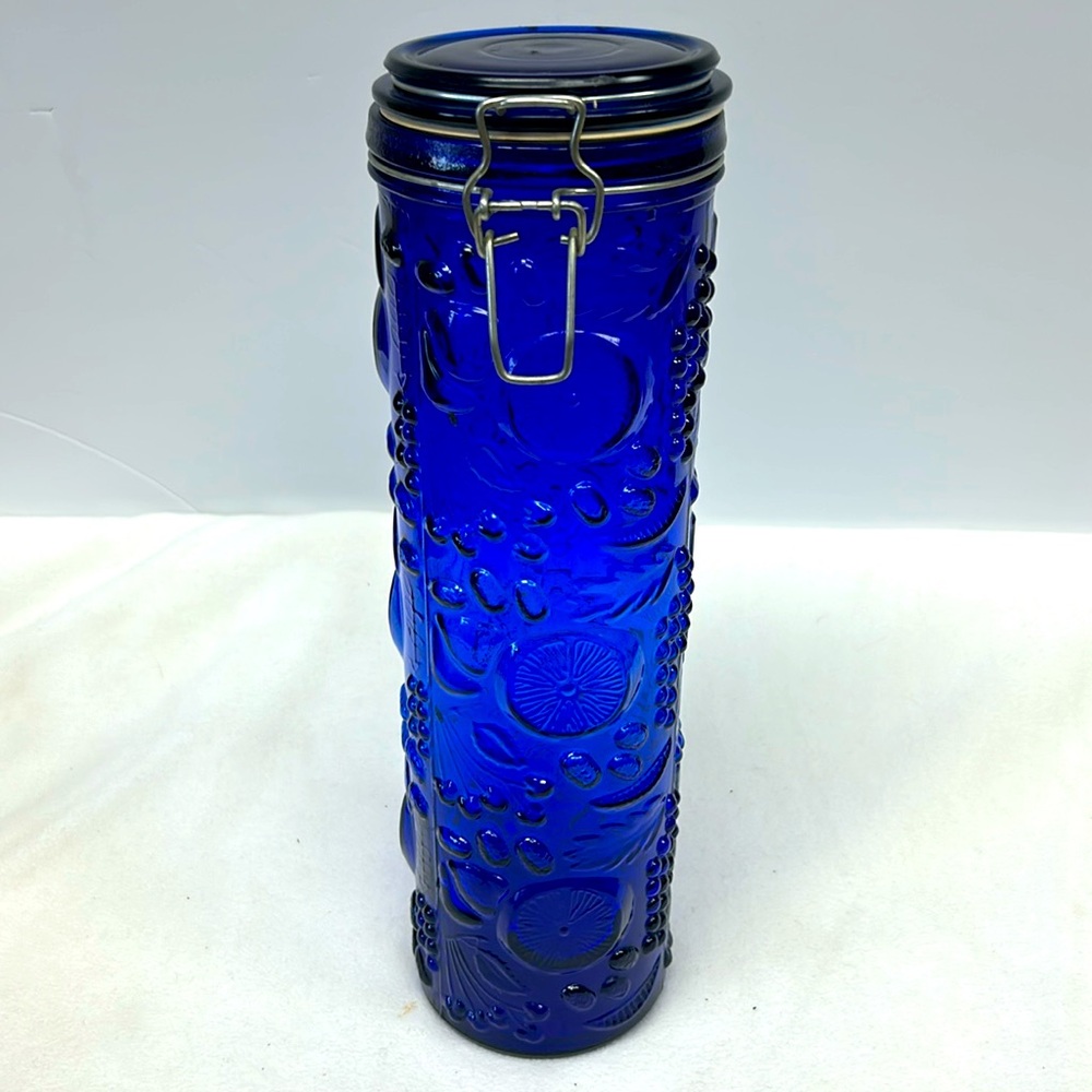 Vintage 13” cobalt blue glass  perfect seal pasta holder with fruit design